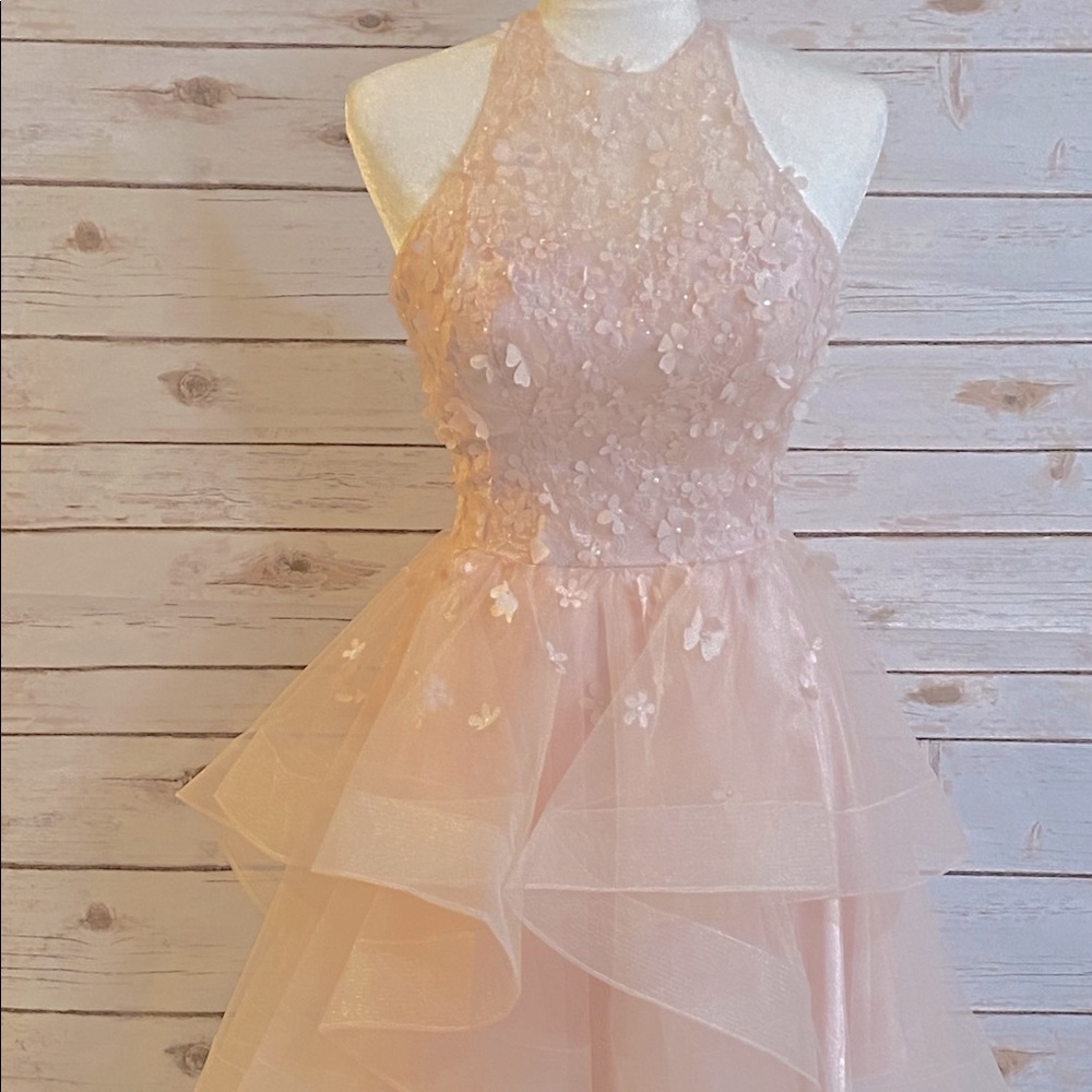 NWT. Glamorous Formal Dress 🌹